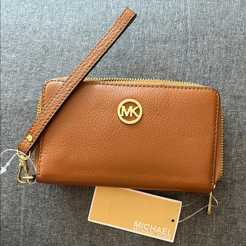 Authentic Michael Kors Tan Leather multifunction Wallet with Gold Details